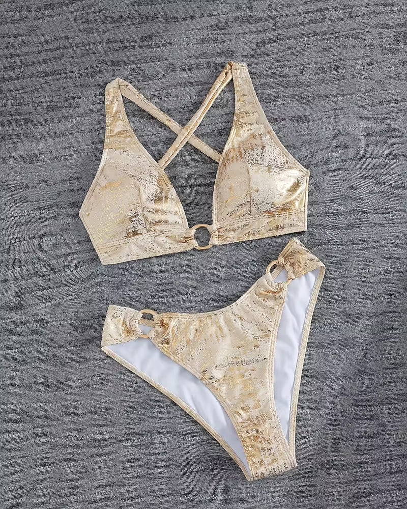 Bikini con fibbia in metallo dal design particolare