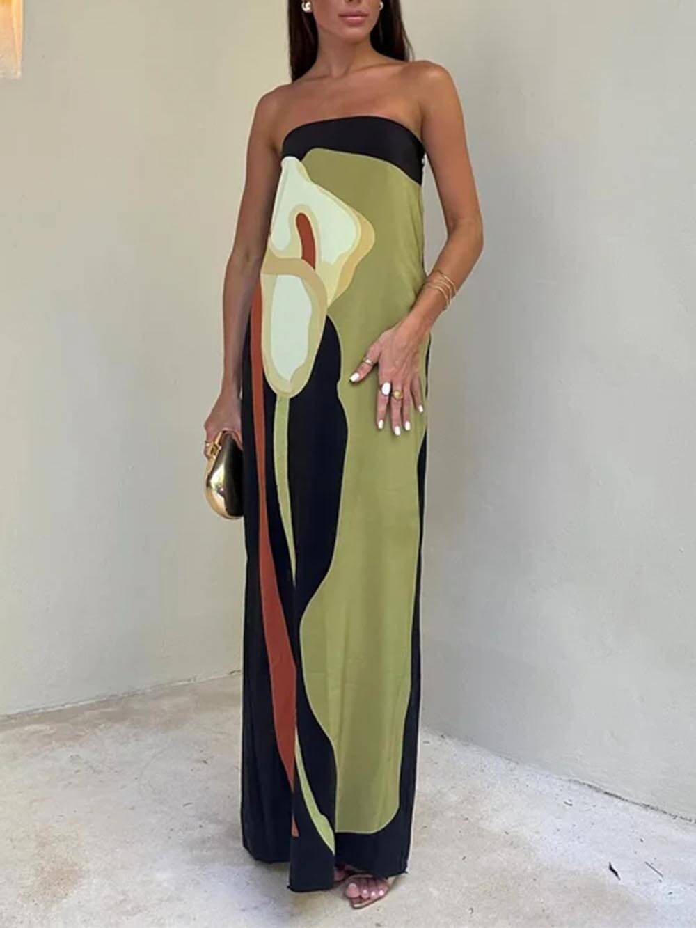 Vestito lungo con stampa alla moda, spalle scoperte e senza maniche a contrasto