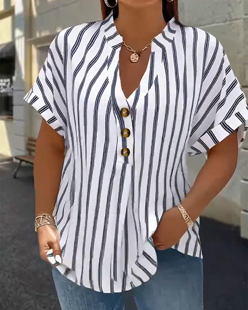 Camicia a righe con scollo a V e bottoni