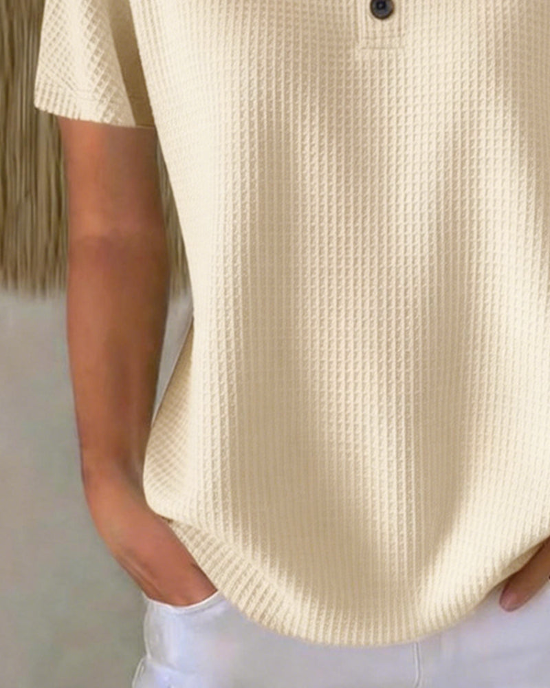 T-shirt a V sbottonato casual