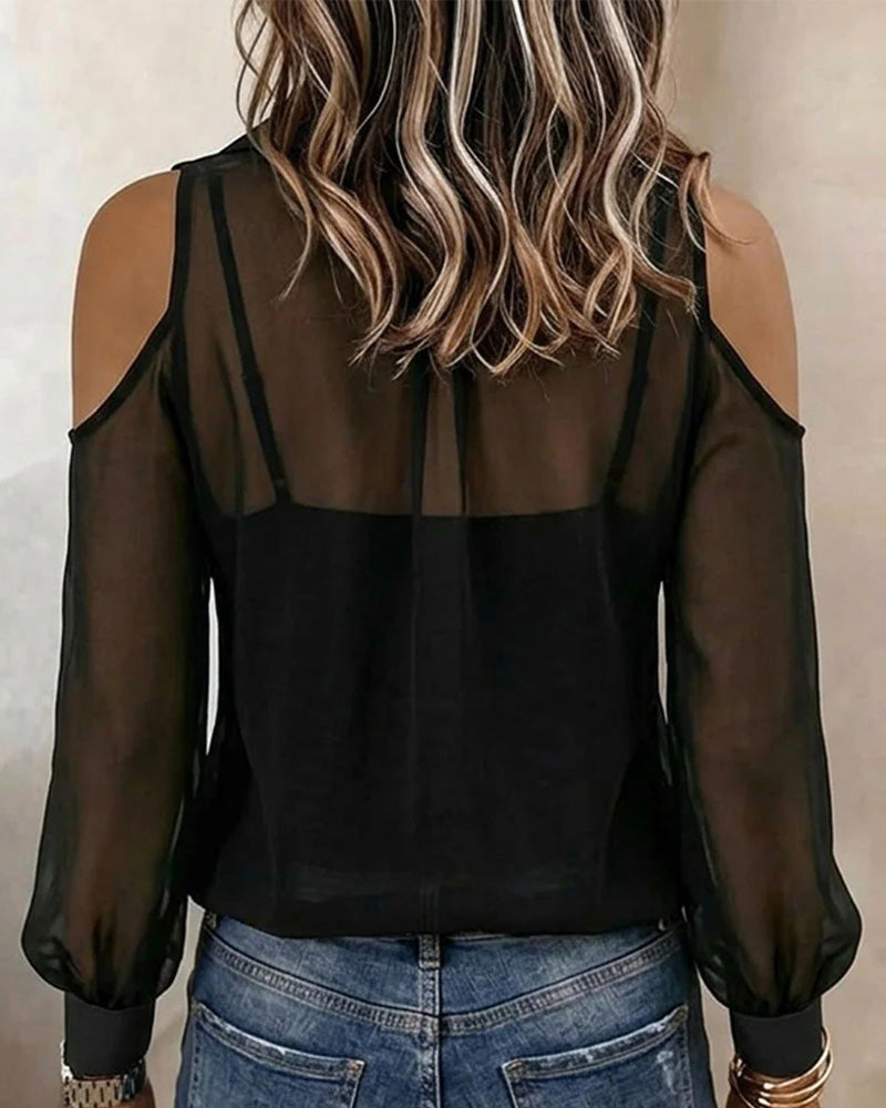 Set due pezzi con camicia trasparente a spalla scoperta e canotta