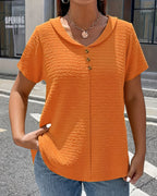 T-shirt con colletto Peter Pan a tre bottoni