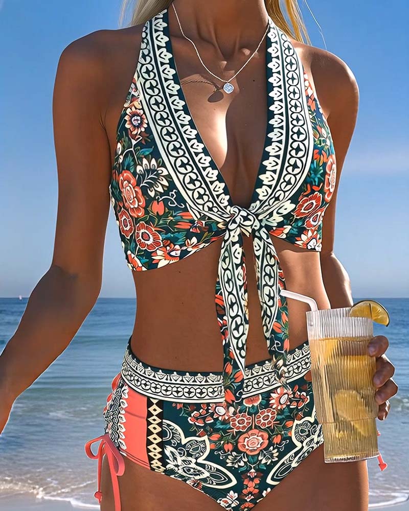 Bikini bohémien con reggiseno all'americana e coulisse