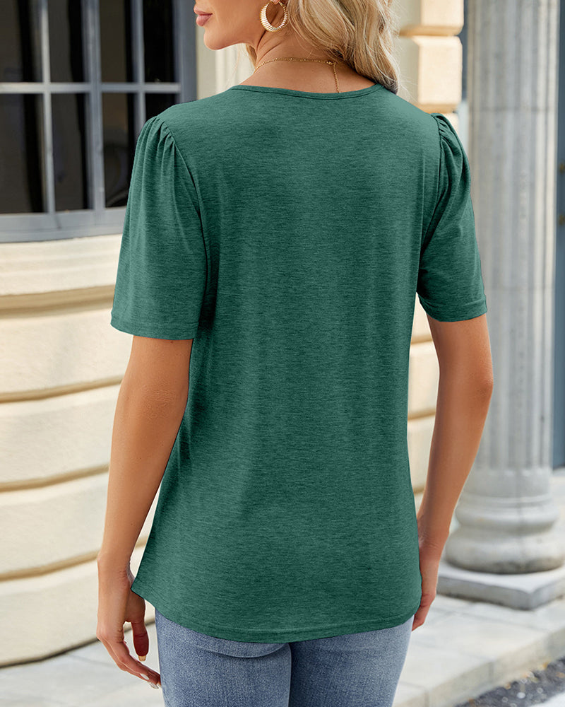 T-shirt scollato a U arricciato a tinta unita
