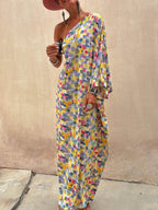Abito lungo con stampa tie-dye e spalle scoperte per le vacanze