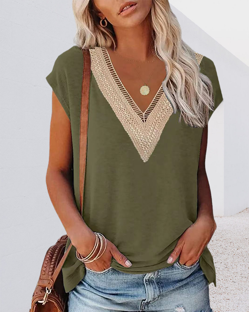 T-shirt scollo a V con pizzo