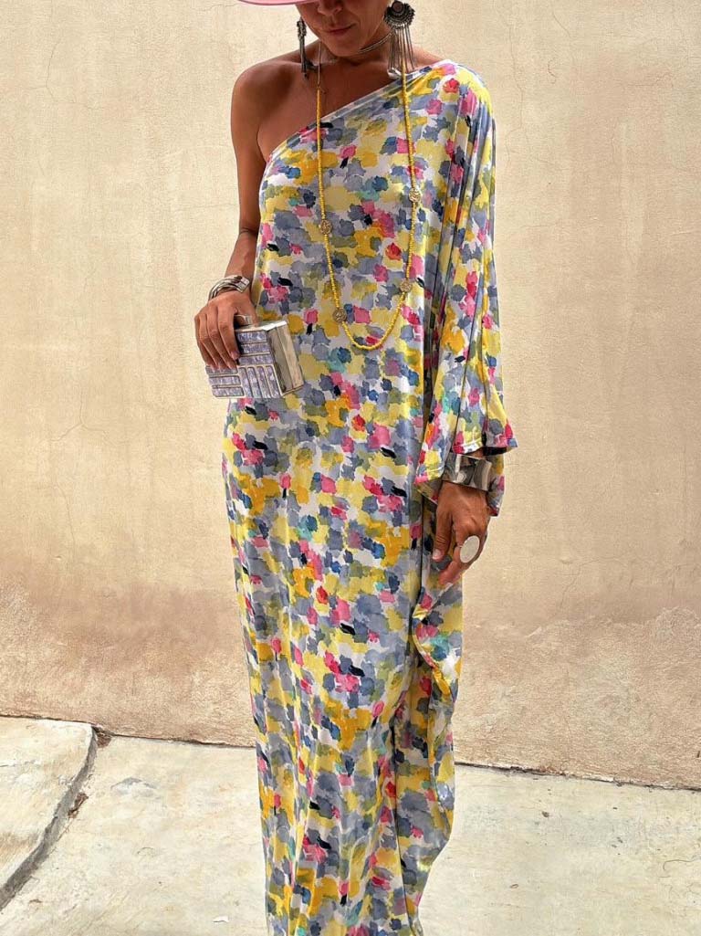 Abito lungo con stampa tie-dye e spalle scoperte per le vacanze