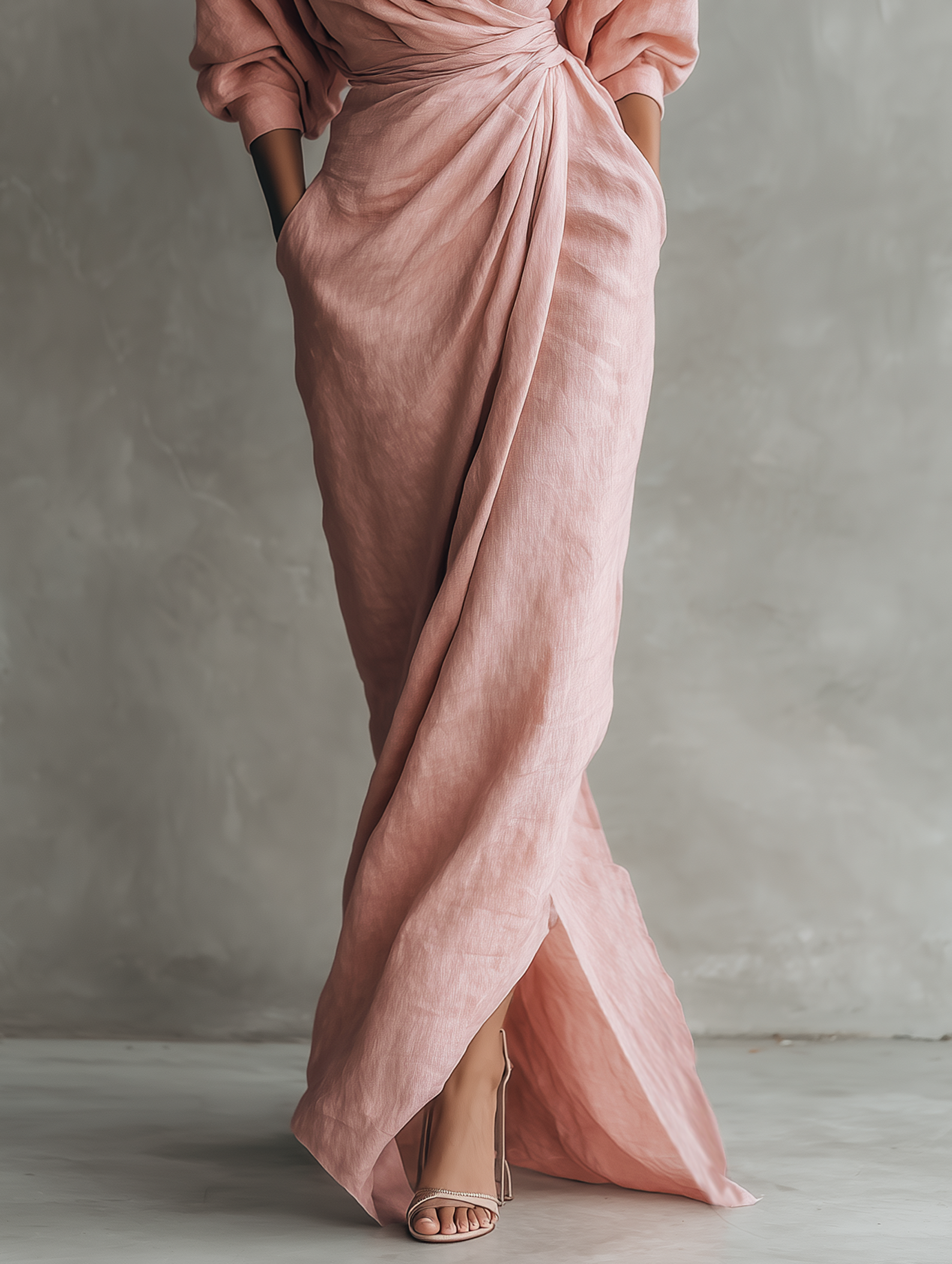 Vestito lungo minimalista rosa con scollo a V in misto lino da donna