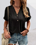 T-shirt tinta unita scollo a V abbottonato