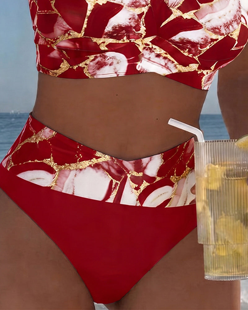 Bikini con bretelle e intagli design