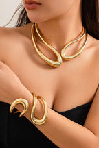 Bracciale dal taglio asimmetrico