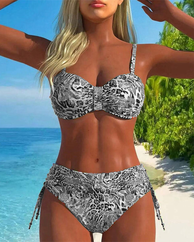 Accattivante Costume da Bagno a Due Pezzi con Stampa Leopardata