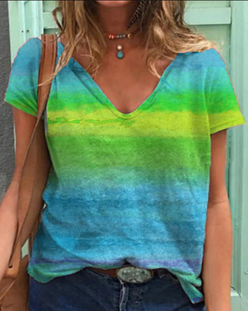 T-shirt casual con scollo a V e stampa arcobaleno