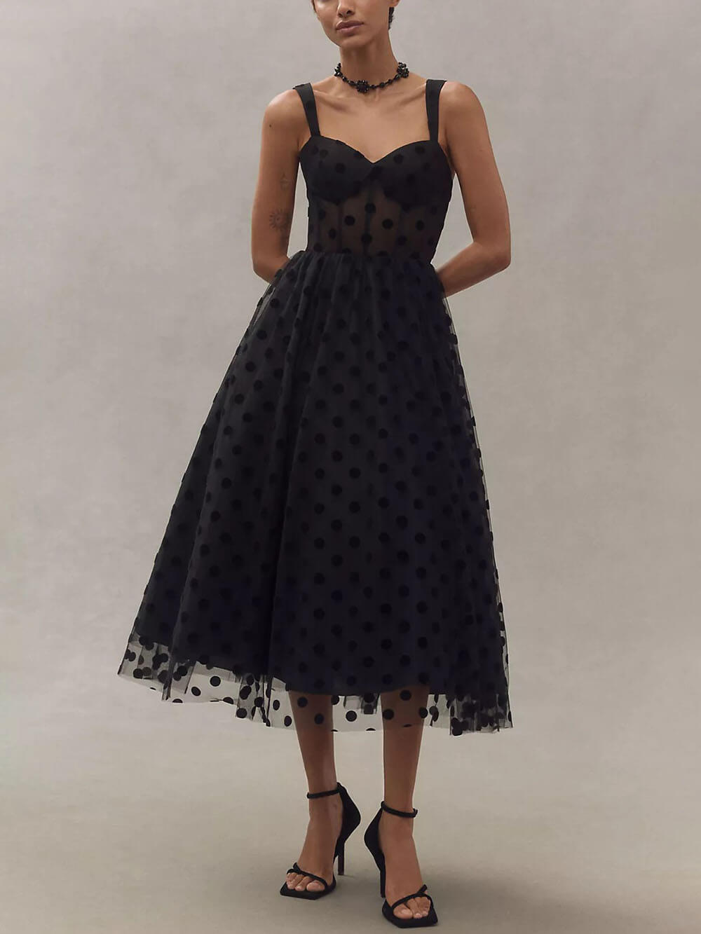 Squisito Abito Midi Svasato in Tulle a Pois con Busto a Cuore Perfetto