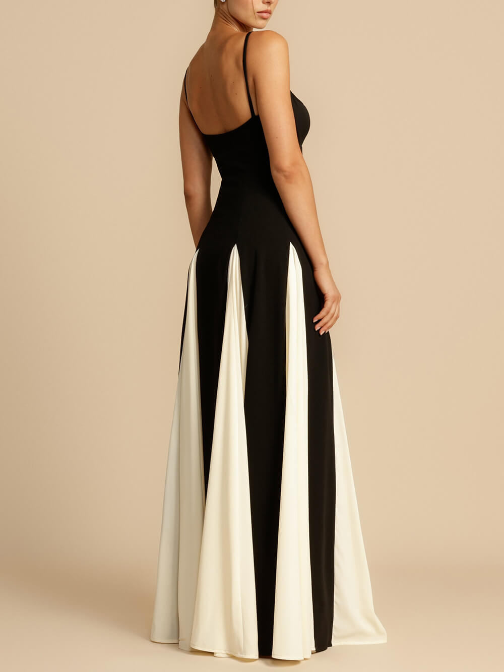 Abito lungo sottoveste svasato in tulle a pannelli Elegance