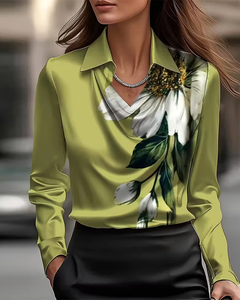 Camicia con revers, spalla destra stampata