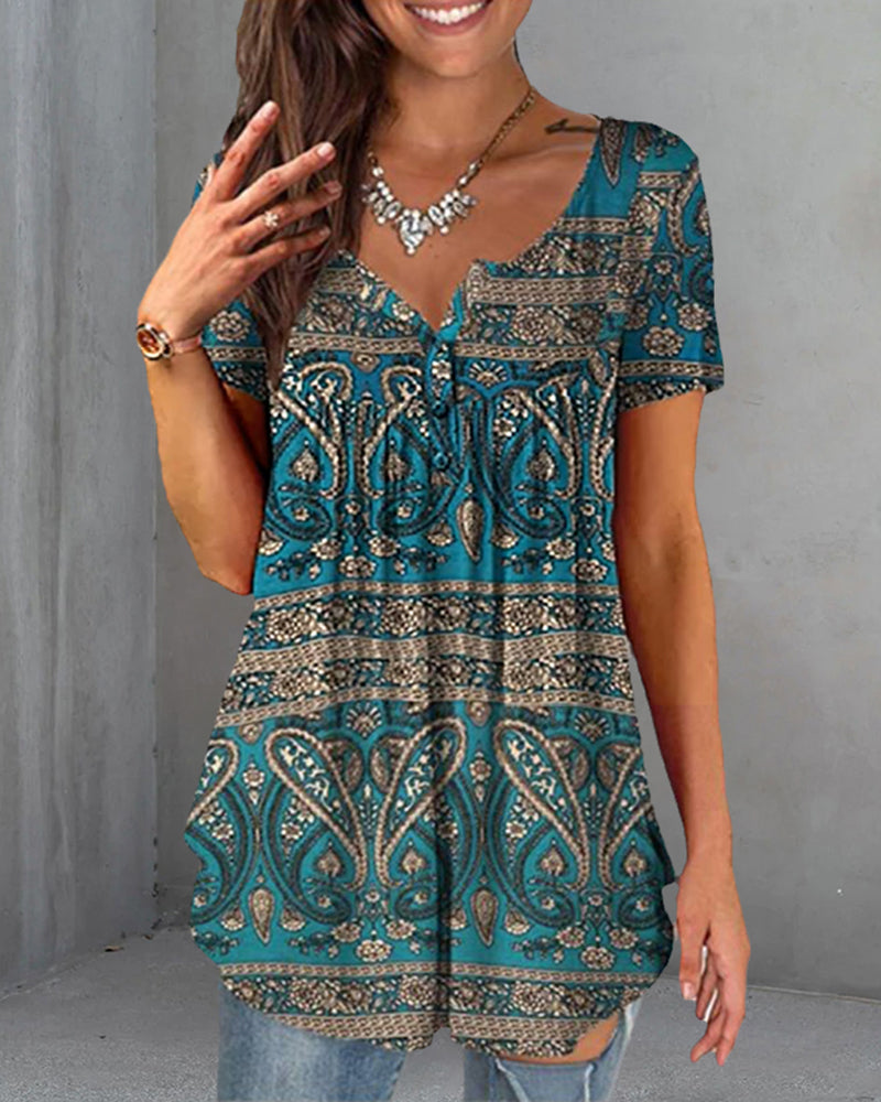 T-shirt ampio a maniche corte e scollo a V