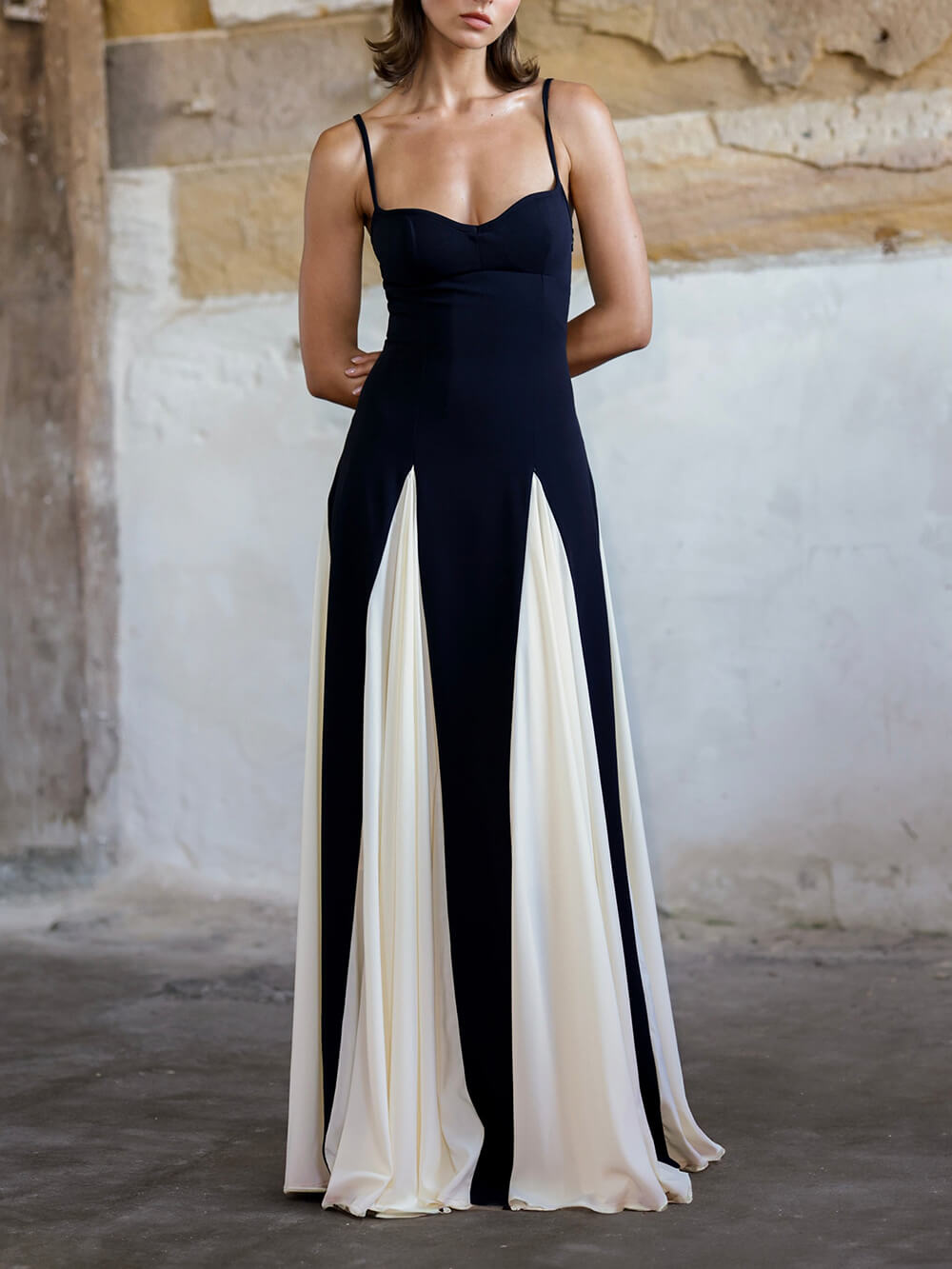 Abito lungo sottoveste svasato in tulle a pannelli Elegance