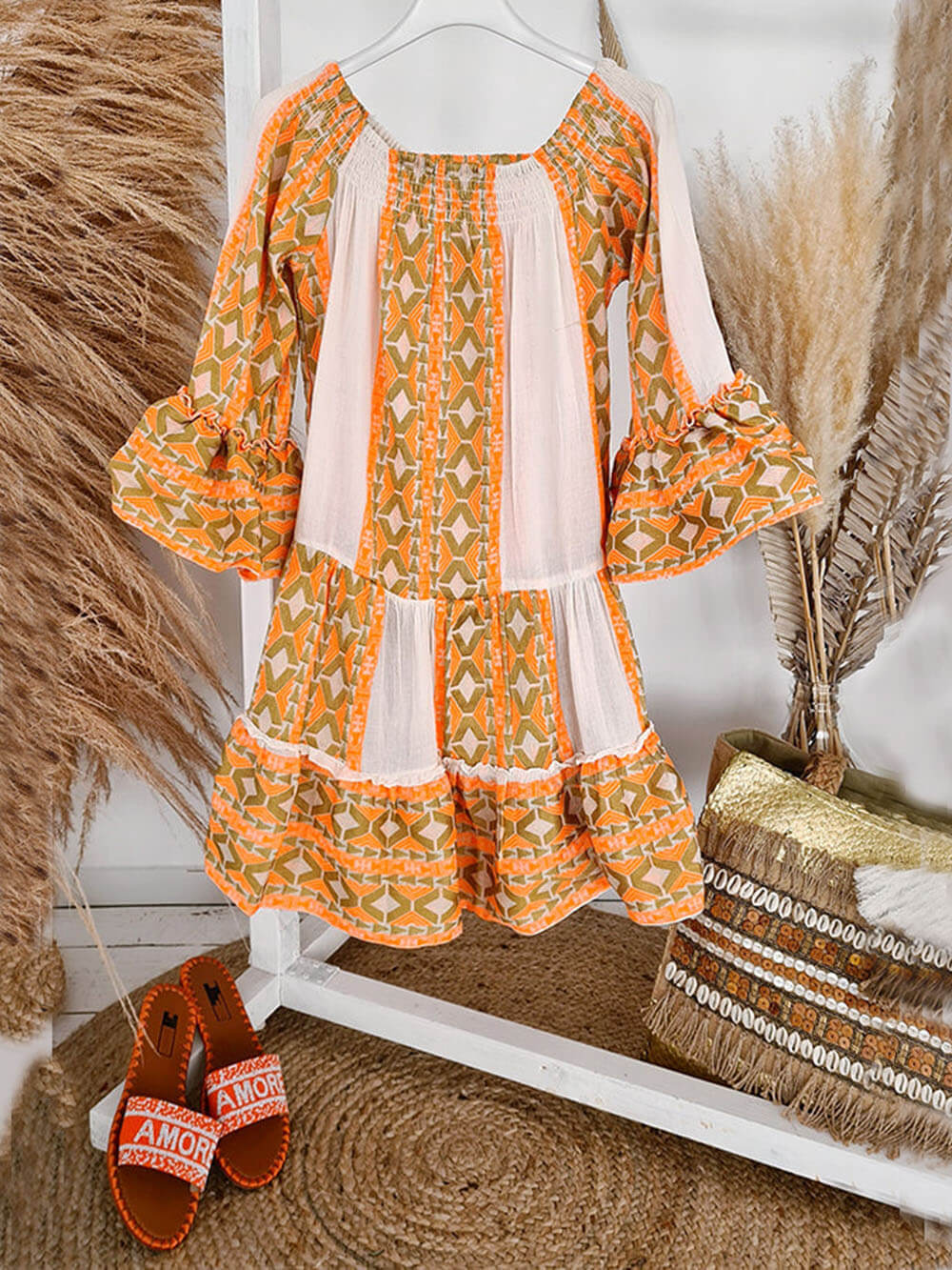 Minivestito svasato con spalle scoperte e stampa etnica in misto lino