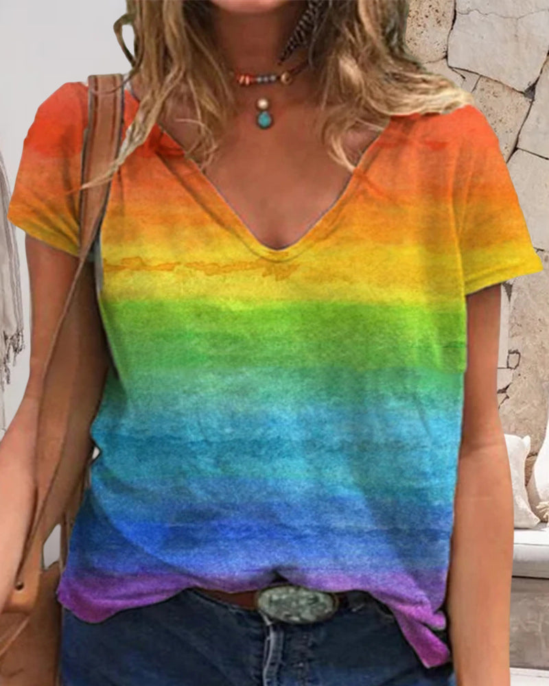 T-shirt casual con scollo a V e stampa arcobaleno