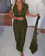 Elegante abito scollato a V con stampa leopardata