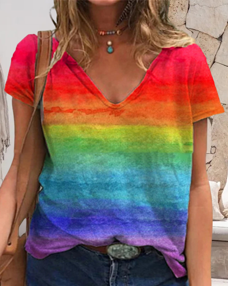 T-shirt casual con scollo a V e stampa arcobaleno