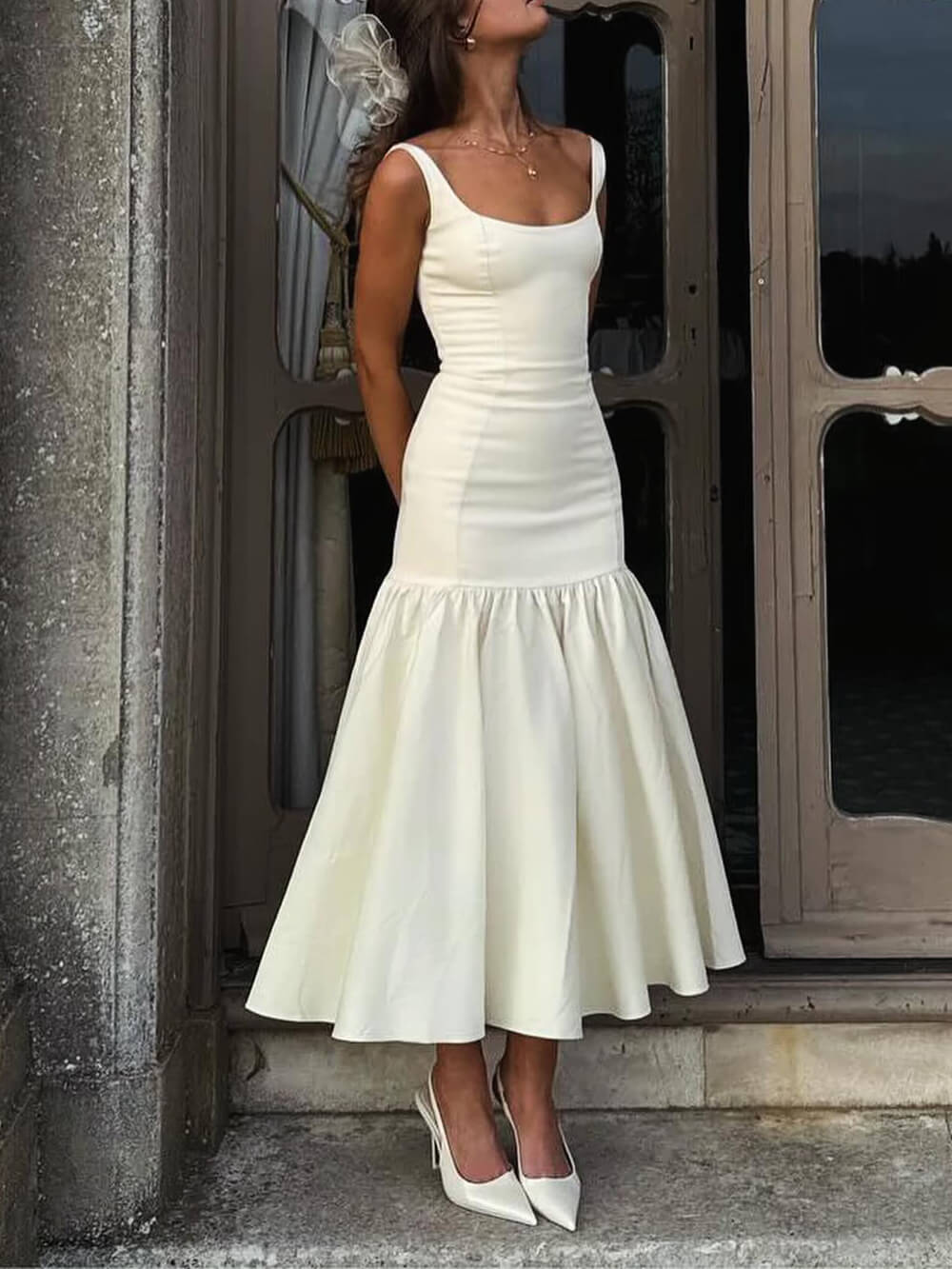 Abito midi elegante con scollo quadrato e spalline larghe con vita scesa