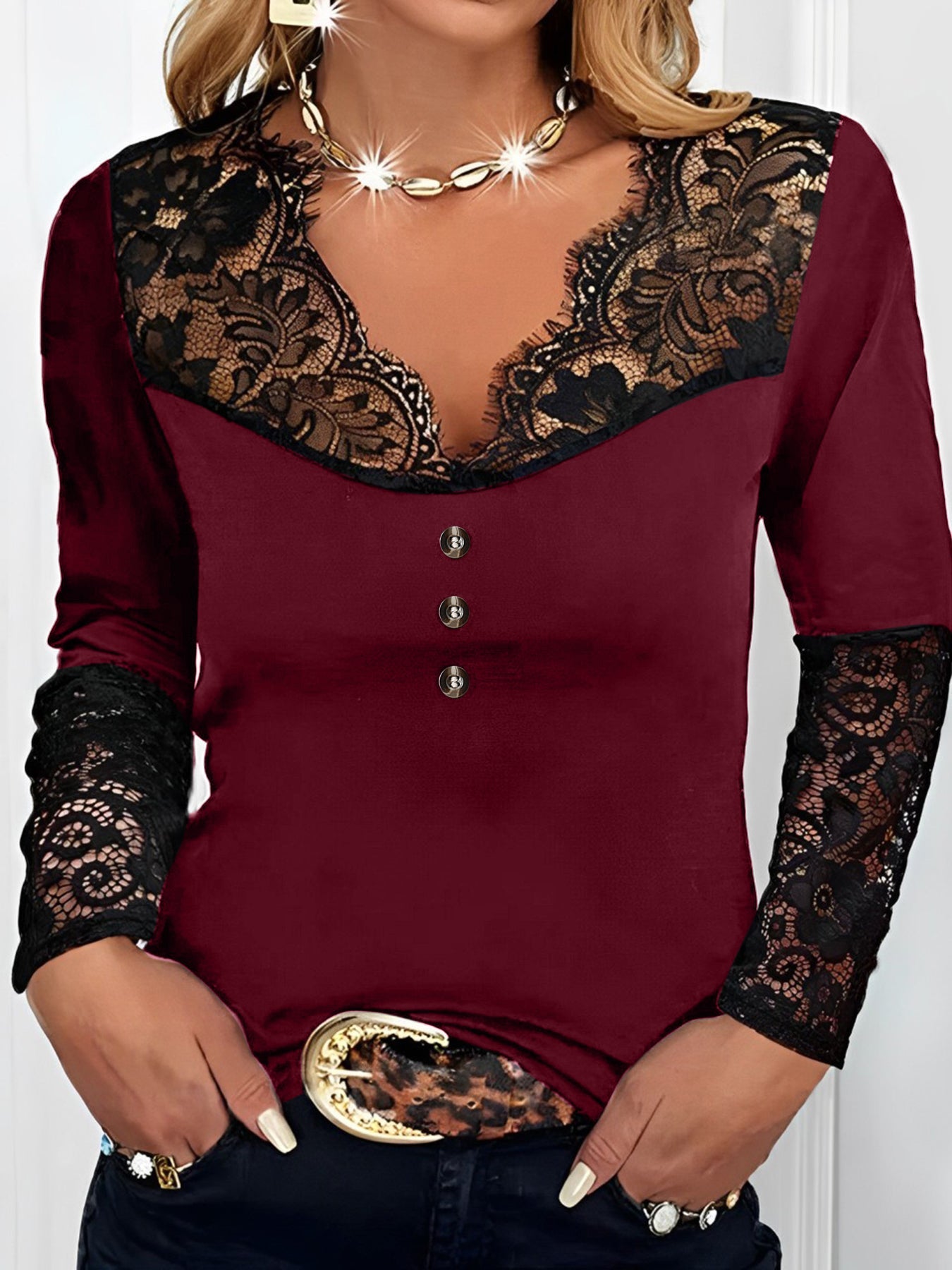Top a maniche lunghe in pizzo con scollo a V