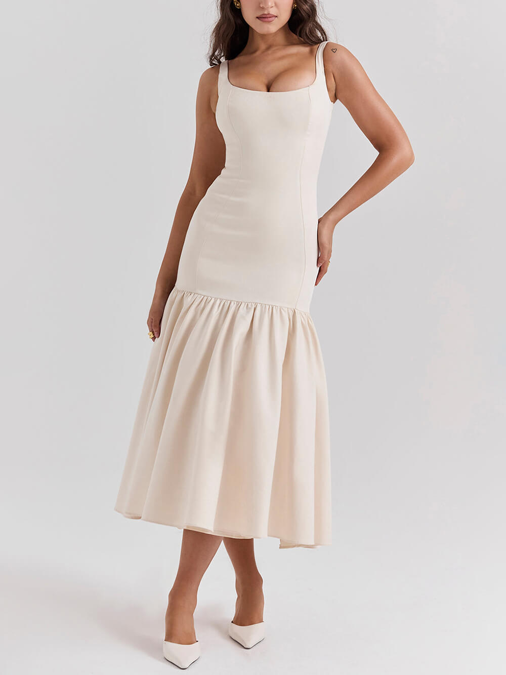 Abito midi elegante con scollo quadrato e spalline larghe con vita scesa