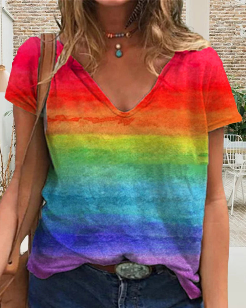 T-shirt casual con scollo a V e stampa arcobaleno