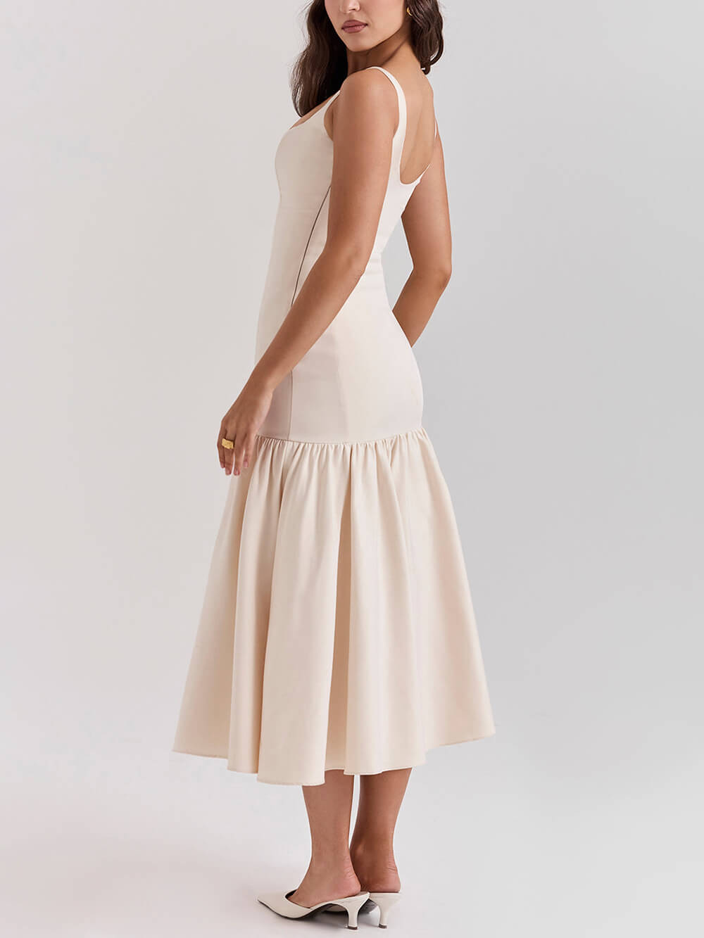 Abito midi elegante con scollo quadrato e spalline larghe con vita scesa