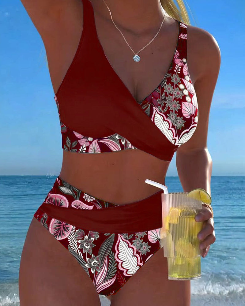 Bikini con contrasto di colori fantasia floreale