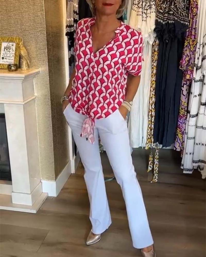 Top casual stampato a maniche corte e scollo a V