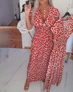 Elegante abito scollato a V con stampa leopardata