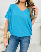 T-shirt multicolore scollo a V ampia
