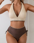 Completo bikini a due pezzi con scollo all'americana e design a colori a contrasto