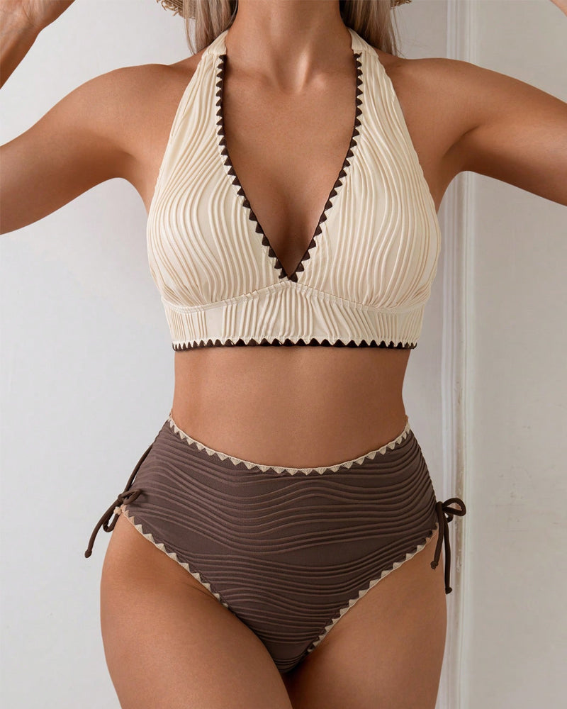 Completo bikini a due pezzi con scollo all'americana e design a colori a contrasto