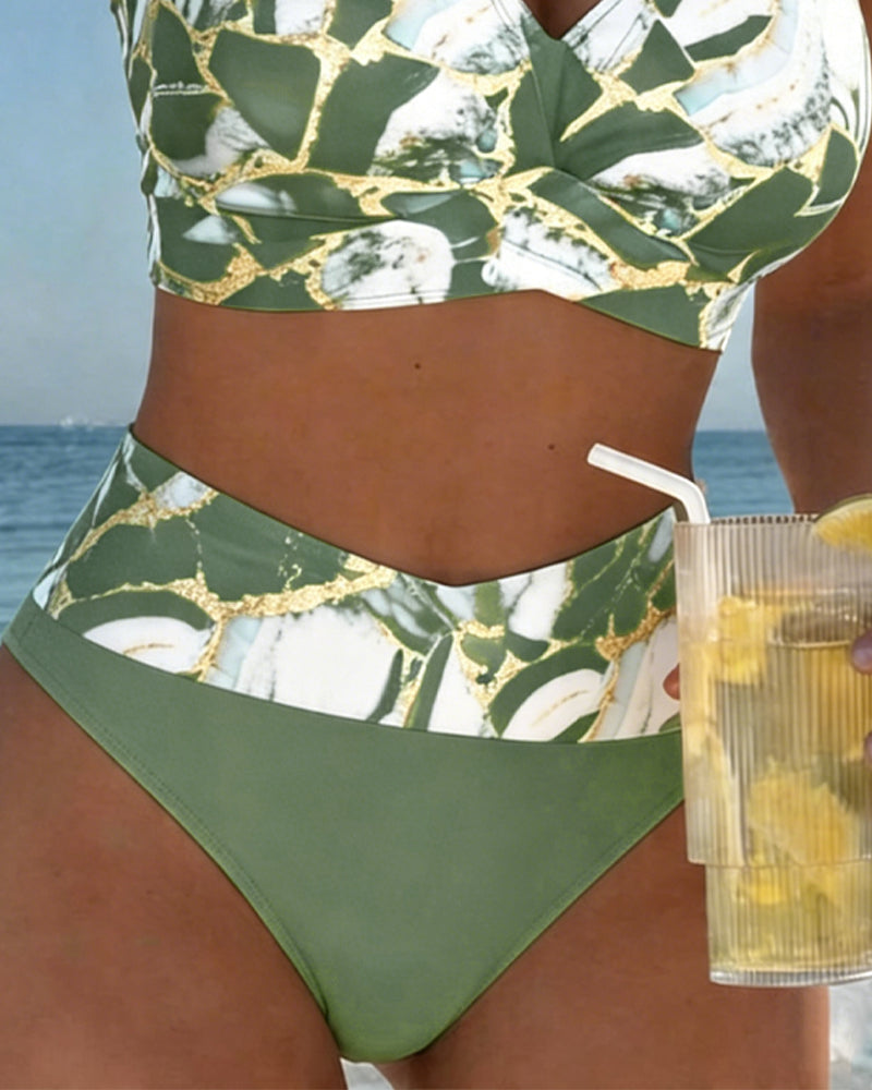 Bikini con bretelle e intagli design