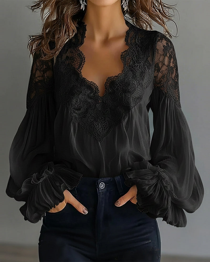 Camicetta in pizzo patchwork con scollo a V