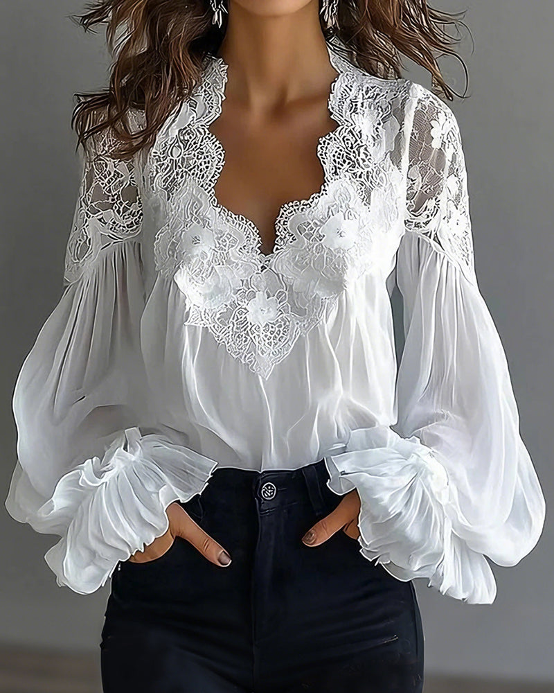 Camicetta in pizzo patchwork con scollo a V