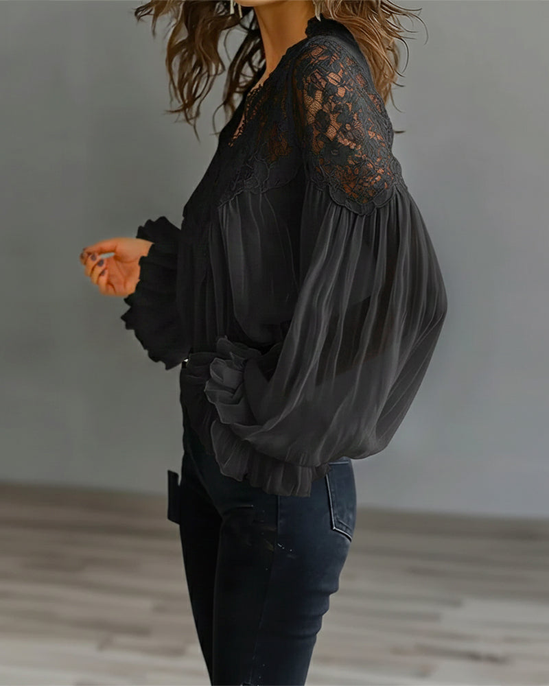 Camicetta in pizzo patchwork con scollo a V