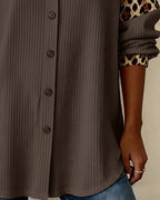 Camicia con colletto a revers, abbottonata, stampa leopardata