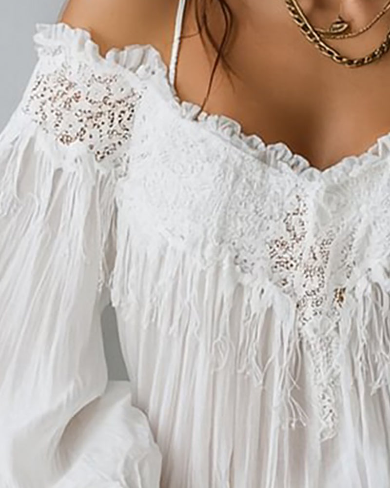 Top con spalline scoperte, pizzo e nappe