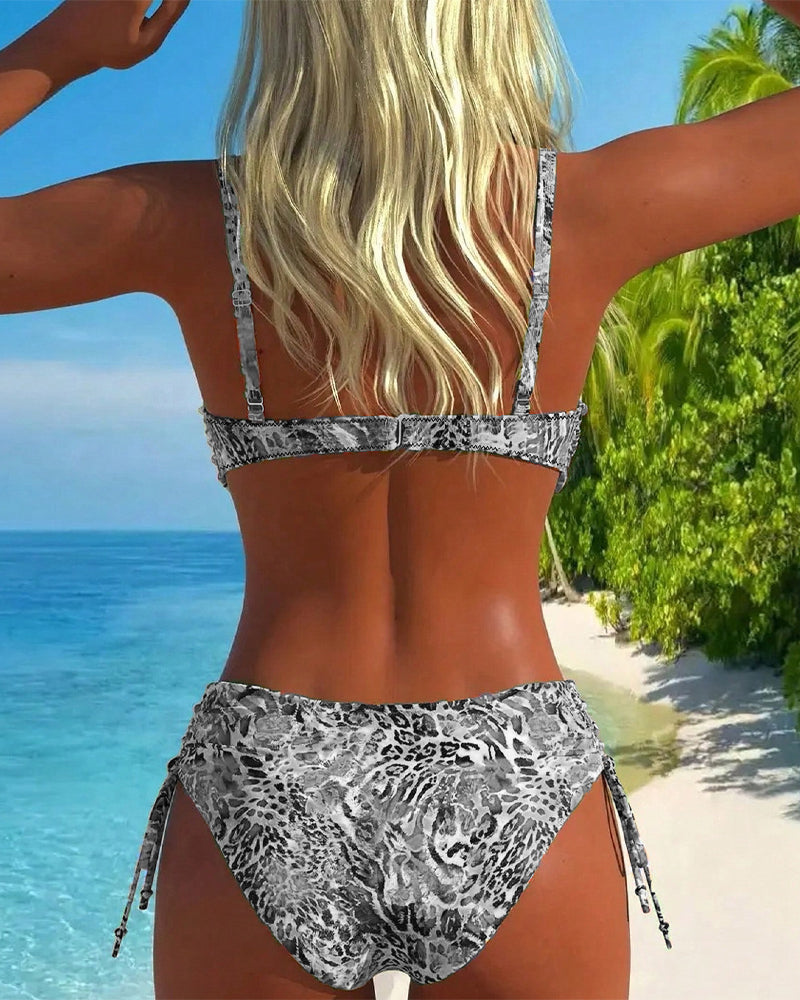 Accattivante Costume da Bagno a Due Pezzi con Stampa Leopardata