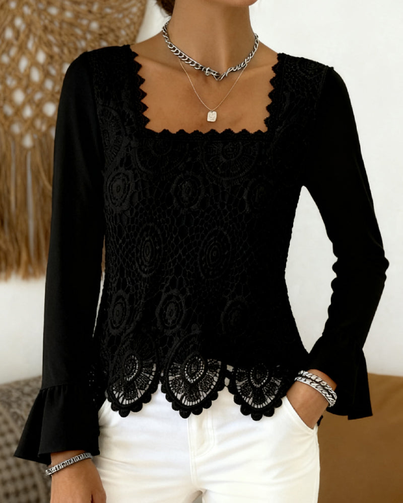 Camicetta all'uncinetto con scollo ampio e dettagli patchwork
