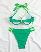 Bikini a fascia color block con scollo all'americana