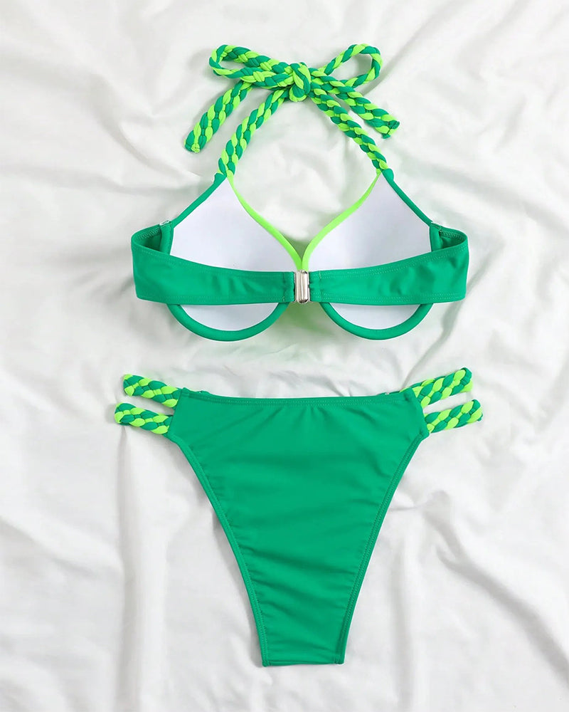 Bikini a fascia color block con scollo all'americana