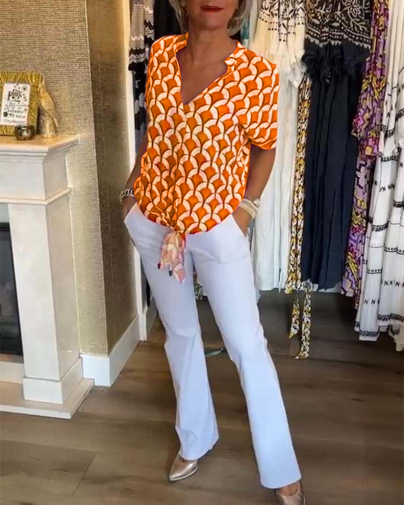 Top casual stampato a maniche corte e scollo a V