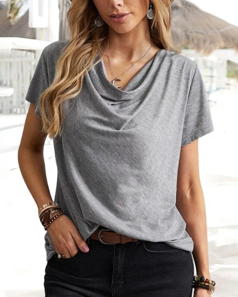 T-shirt con scollo a strati e maniche corte