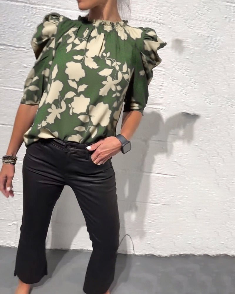 Camicia con maniche a sbuffo e volant